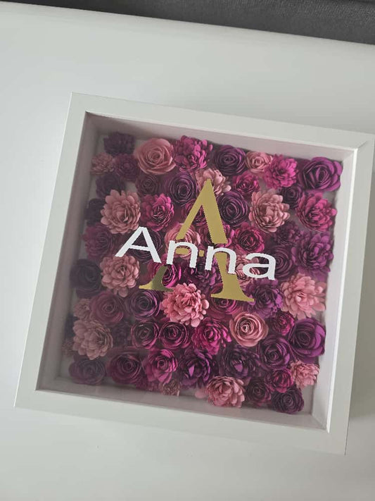 Personalisierter Bilderrahmen mit Papierblumen – Detailaufnahme der Blumen